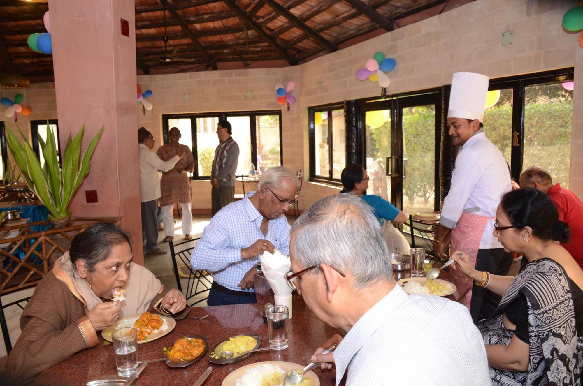 Chhuti Holiday Resort Bolpur Buitenkant foto